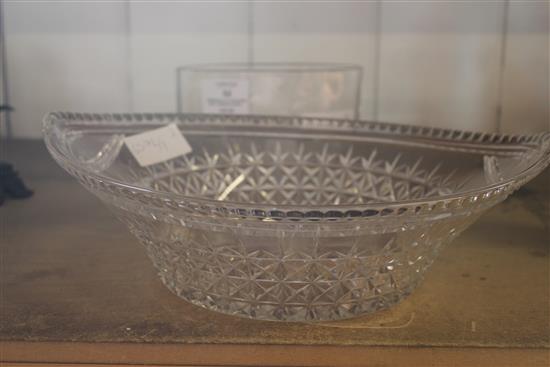 Edwardian cut glass dish and a Swedish glass vase(-)